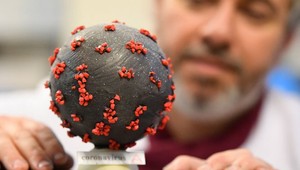 Koronavírus udrel hromadne! Šesť českých hercov sa navzájom nakazilo, odolal len TENTO hviezdny komik!