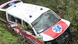 Na severe Slovenska havarovala sanitka. Pacientku viezli do ústavu