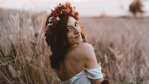 Na prvý pohľad vyzerá ako normálna tínedžerka: Keď sa vyzlečie do plaviek, ľudia stratia reč