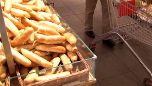 Inflácia, ktorá zaťažuje strednú Európu, núti ľudí obracať každý cent