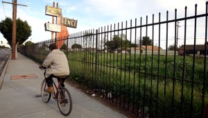 Muž (54) masturbuje pri školách, vraj sa chce vymočiť