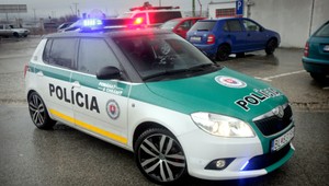 Nevedela sa o synčeka postarať, tak ho bila!