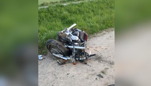 Pri tragickej zrážke auta s motorkou podľahol zraneniam 50-ročný muž