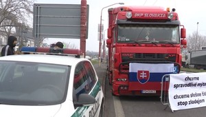 Kamióny blokujú dôležité slovenské cesty, protest trvá už 4. deň