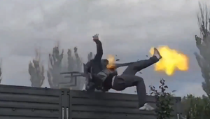 VIDEO: Rotujúci guľomet odhodil ruského vojaka. Rusi odmietajú, že je to AI