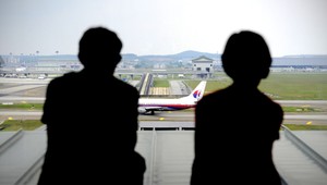 Let MH370 vraj počas cvičenia zostrelili Američania!