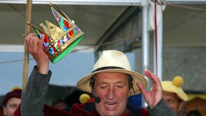 Bolek Polívka sa ako valašský kráľ súdi o svoj trón