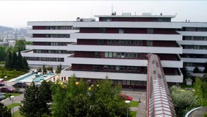 Pod oknami bratislavskej nemocnice našli mŕtvu ženu