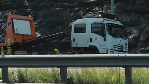 Oceľový chaos na diaľnici: 30 kilometrov kovu, stovky defektov a 8 hodinová uzávera