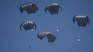 Do Gazy zhodili 25 ton humanitárnej pomoci, organizácie varujú, že to nestačí