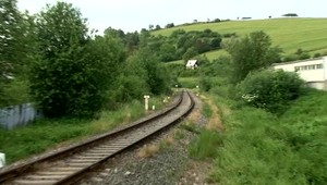 Školáka (13) pri prechádzaní cez trať zachytil vlak. Chlapec to neprežil