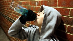 Rodičia nalievajú deťom alkohol v príliš mladom veku, potvrdil výskum