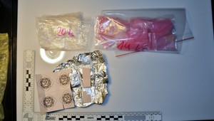 Polícia obvinila 19-ročného mladíka. Pri sebe mal 125 dávok extázy