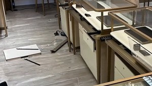 Majitelia klenotníctva prišli o tovar za milióny, zlodeji prerezali sadrokartónové steny