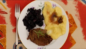 Pečené hovädzie plece s kapustou a zemiakmi