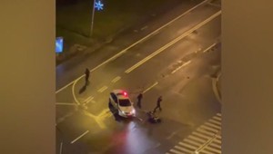 Zvláštne správanie bratislavských policajtov: Najprv zrazili motorkára, potom ho nechali ujsť
