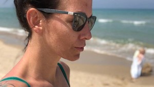 Smutná a extrémne chudá. Zabudne Agáta pri mori na manželskú krízu?