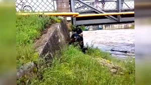 Riskovali vlastný život, aby zachránili iných. Humenskí policajti vytiahli z rozbúrených vôd Laborca dvoch mužov