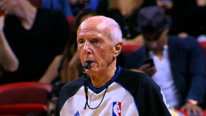 Aj rozhodcovia v NBA majú svojho železného muža