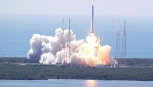 Štart lode Dragon k ISS sa nepodaril, nosná raketa vybuchla