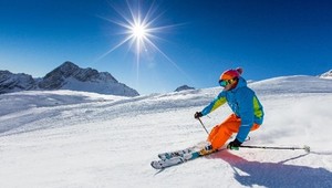 Chystáte sa na lyžovačku? Nezabudnite si poistiť zodpovednosť za škodu, v zahraničí vás môže vyjsť zrážka s lyžiarom draho