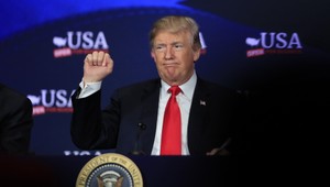 Štáty sa predbiehajú v uvaľovaní ciel, vedie Amerika. Obchodná vojna naberá na obrátkach