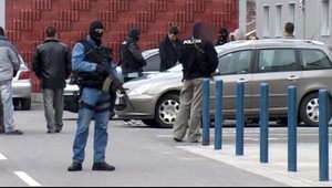 Kukláči chytili policajného šéfa. Zo žiarlivosti mal dobiť mladíka!