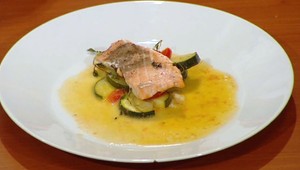 Filety z lososa s cuketovým ragú