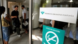 Lekári a poisťovňa sa nevedia dohodnúť. Doplatiť na to môžu peňaženky pacientov