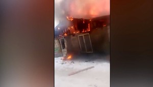 Desiatky ľudí prišli o strechu nad hlavou. Oheň zničil všetko čo mu stálo v ceste