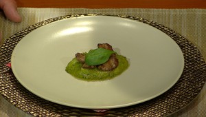 Kuracie pečienky s avokádovým pestom a cesnakovým dipom