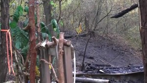 Spor bezdomovcov skončil krvavou bitkou a požiarom