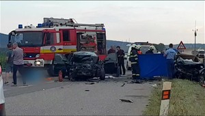 Po čelnej zrážke pri Košiciach zomreli štyria ľudia. Polícia zadržala vodičák 20-ročnému mužovi