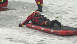Korčuľovanie na tenkom ľade môže skončiť tragicky. Záchranári radia, čo robiť pri prepadnutí ľadu