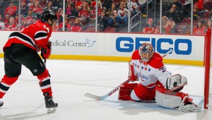 Buď hokejky alebo lapačky. Majú brankári v NHL kúzelnícky kurz?!