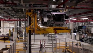 Automobilka Jaguar Land Rover dočasne zastavuje výrobné linky. Dôvodom je nedostatok súčiastok