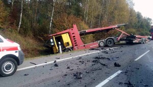 FOTO: Tragická nehoda pri Zvolene. Kamión sa čelne zrazil s osobným autom