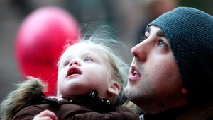 Pri krádeži mu asistovala družka a aj malé deti