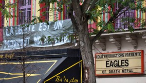 Skupina Eagles of Death Metal chce opäť vystúpiť v parížskom klube Bataclan