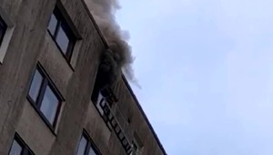 Peter z požiaru odísť nechcel. Záchranári ho vytiahli na rukách. Podľa domovníčky tam chcel uhorieť