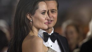 Angelina sa stráca pred očami, Brad kvitne! TOTO je jeho nová, mladá láska!