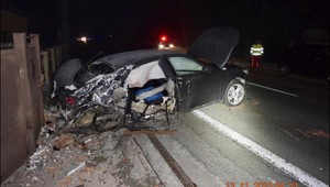 Rýchla jazda mladého vodiča stála život sedemnásťročného chlapca. V zničenom aute sedeli aj dve tínedžerky