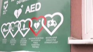 V Nitre pribudli život zachraňujúce prístroje. Jeden stihli už poškodiť vandali