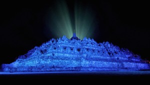 Dve stovky svetových stavieb žiaria na modro, OSN oslavuje 70 rokov