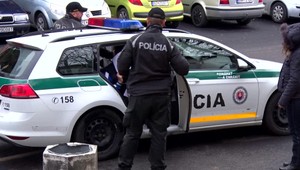 Priateľku topil v studenom potoku, udieral ju a vyhrážal sa jej smrťou. O osude Romana rozhodol súd