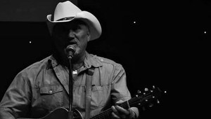 Na festivale počas koncertu zomrel spevák českej skupiny Taxmeni