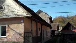 Spoločný majetok skomplikoval susedské vzťahy. Dôchodca a jeho sused policajt skončili v nemocnici