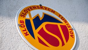 Napäté valné zhromaždenie KST. Rokovanie sprevádzal protest členov aj ľudí z celého Slovenska