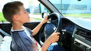 Ako to nespackať. Ak dieťa šoféruje na kolenách...