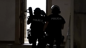 Drogy vyrábali pri maloletej dcére. Kriminálka ukončila ich biznis